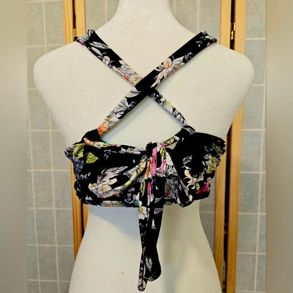 Torrid Floral Or Striped Reversible Bikini Top - Size 2 - Picture 3 of 6
